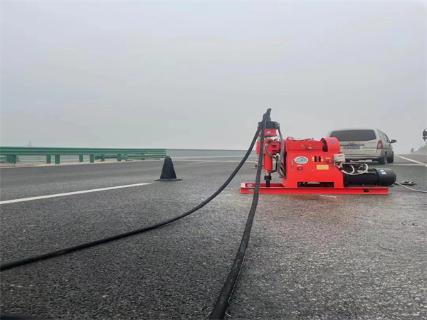 十月田镇马路路基路面开裂下沉注浆加固灌浆