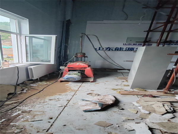 十月田镇地基基础下沉墙体裂缝加固注浆顶升施工